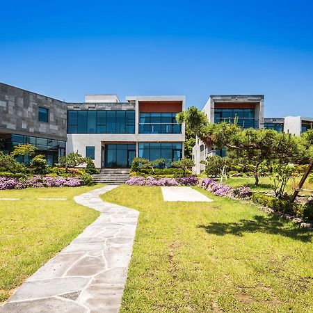 Cobeach Familiar Pension Seogwipo Exterior photo