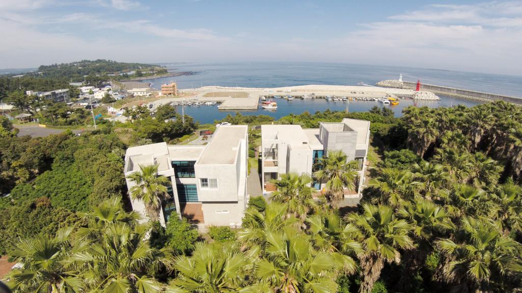 Cobeach Familiar Pension Seogwipo Exterior photo