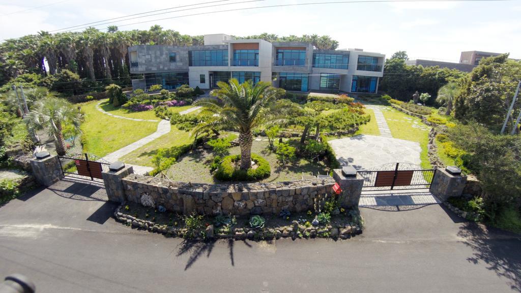 Cobeach Familiar Pension Seogwipo Exterior photo