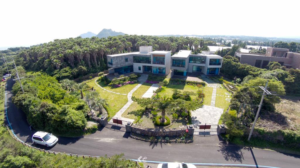 Cobeach Familiar Pension Seogwipo Exterior photo