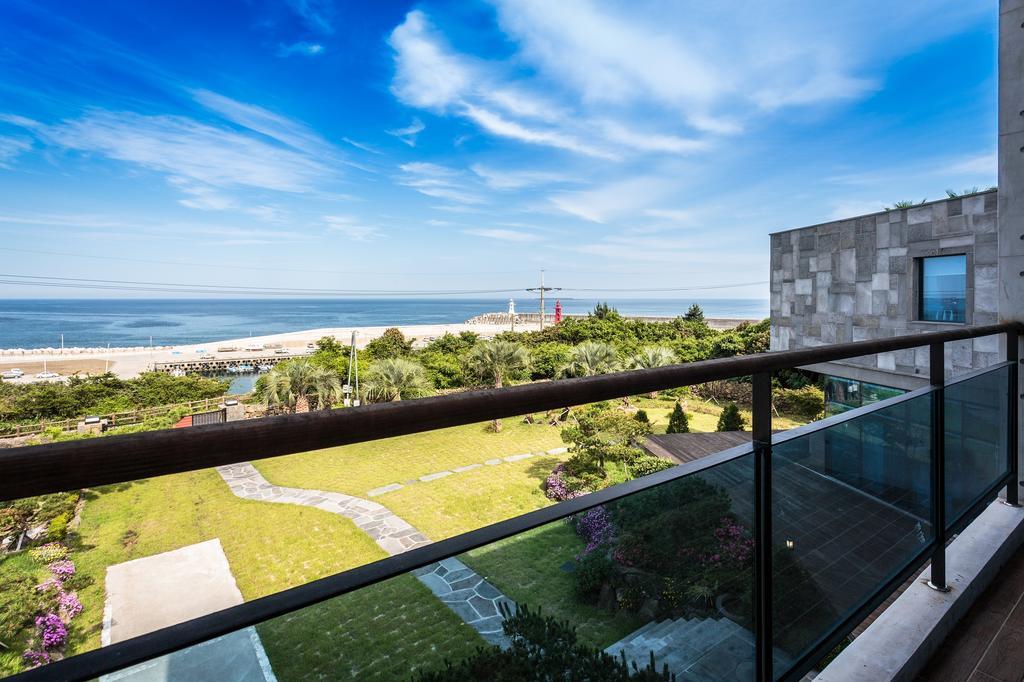 Cobeach Familiar Pension Seogwipo Exterior photo