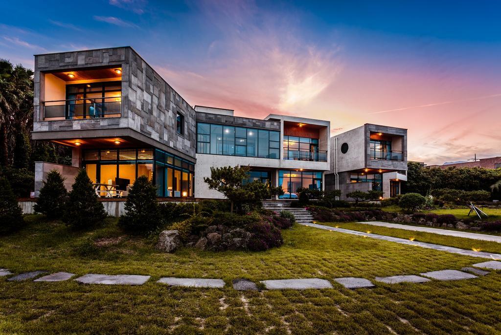 Cobeach Familiar Pension Seogwipo Exterior photo