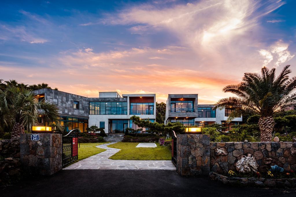 Cobeach Familiar Pension Seogwipo Exterior photo