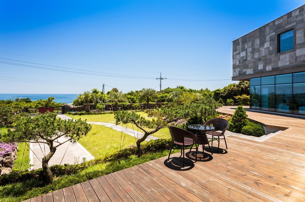 Cobeach Familiar Pension Seogwipo Exterior photo