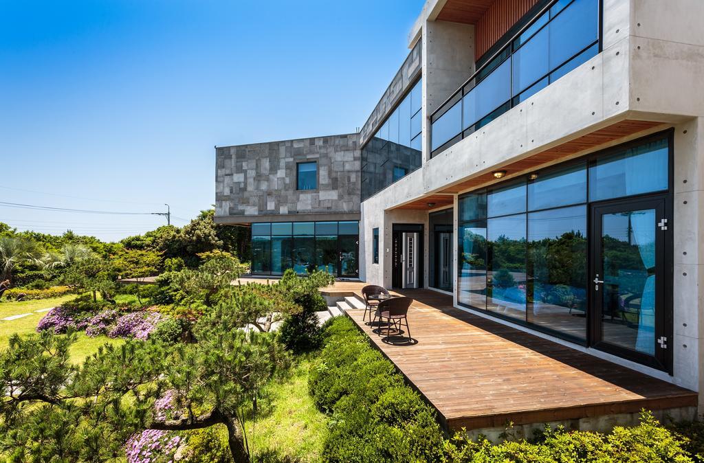 Cobeach Familiar Pension Seogwipo Exterior photo