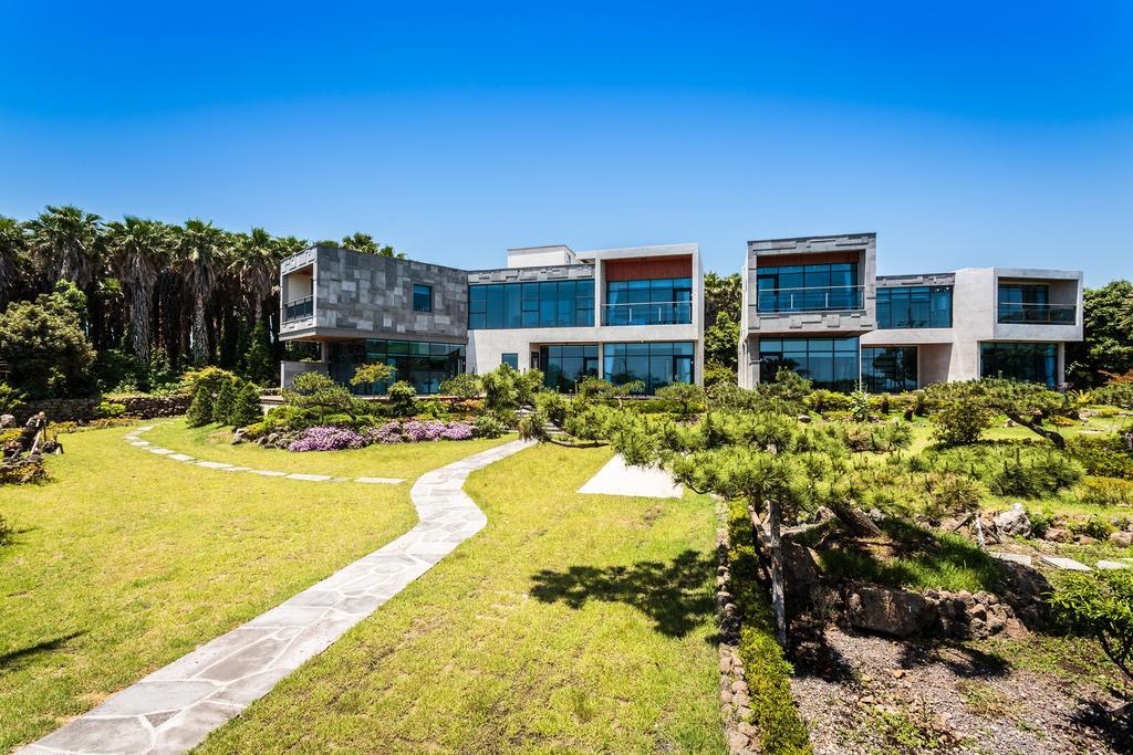 Cobeach Familiar Pension Seogwipo Exterior photo