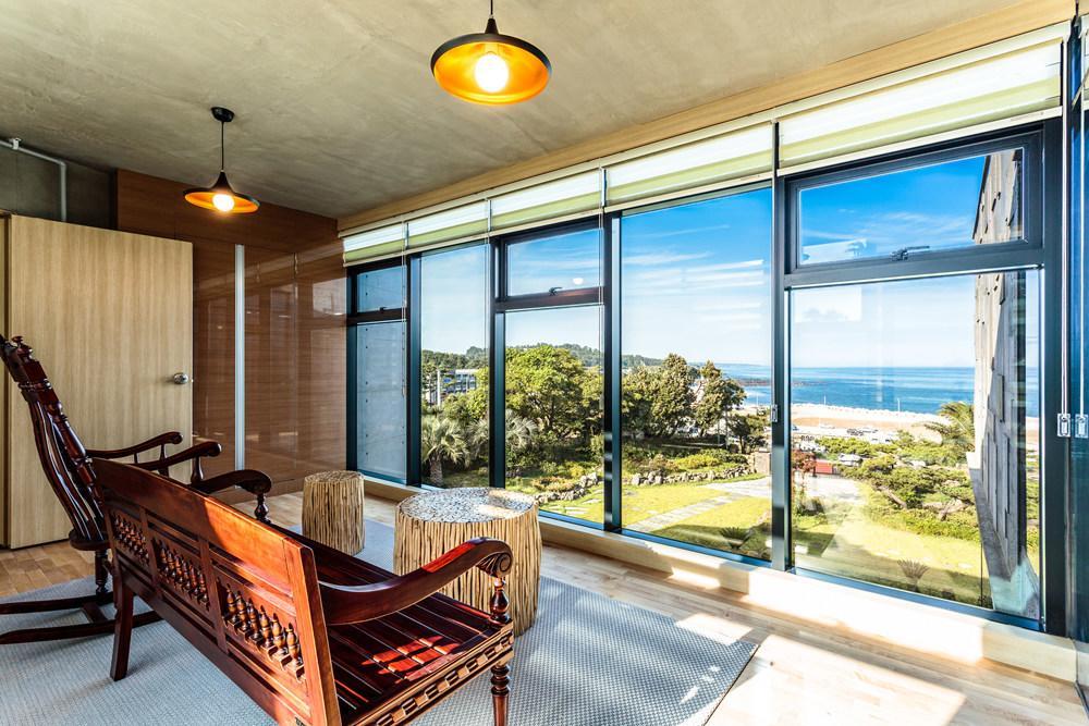 Cobeach Familiar Pension Seogwipo Exterior photo